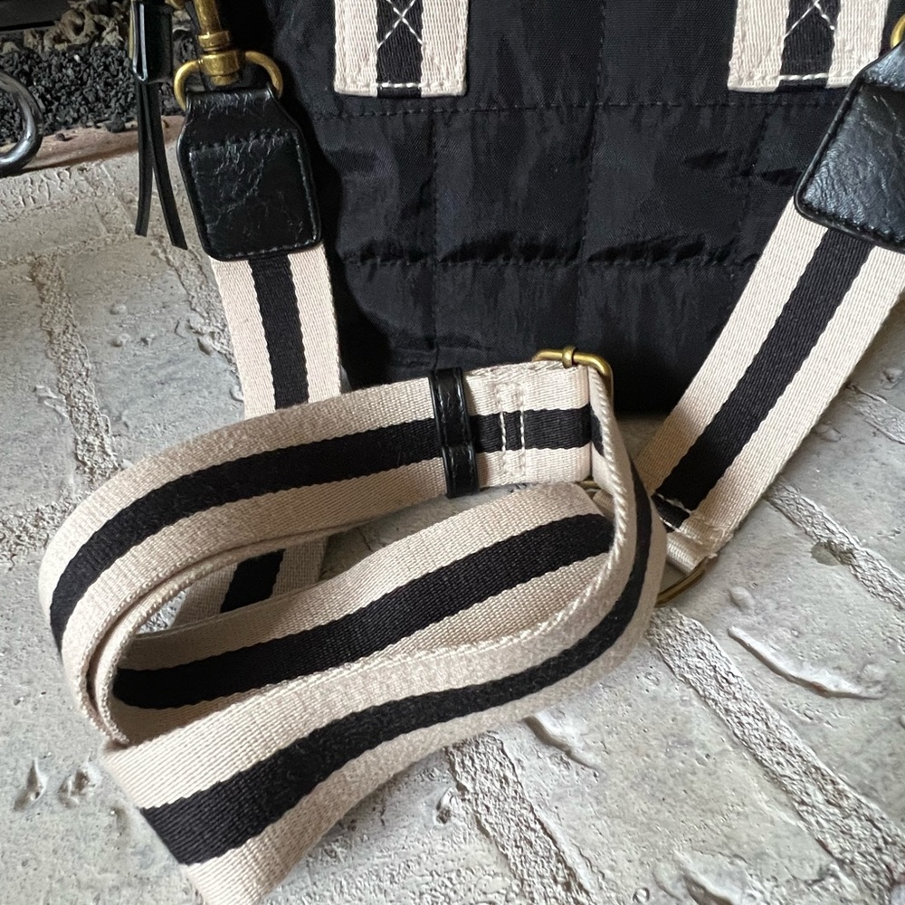 Universal Thread Black Puffer Mini Crossbody Bag … - image 7